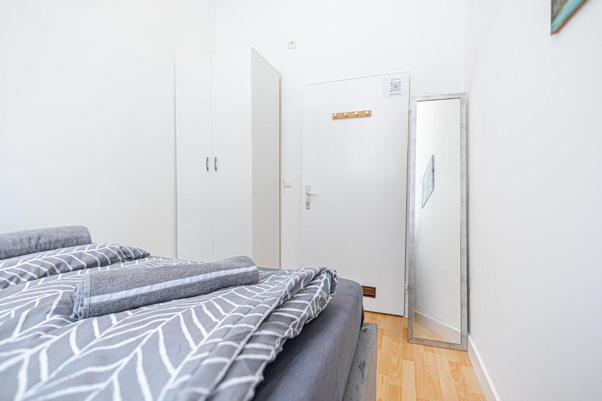 In A Shared Apartment, 6min To Lugner City * Wien