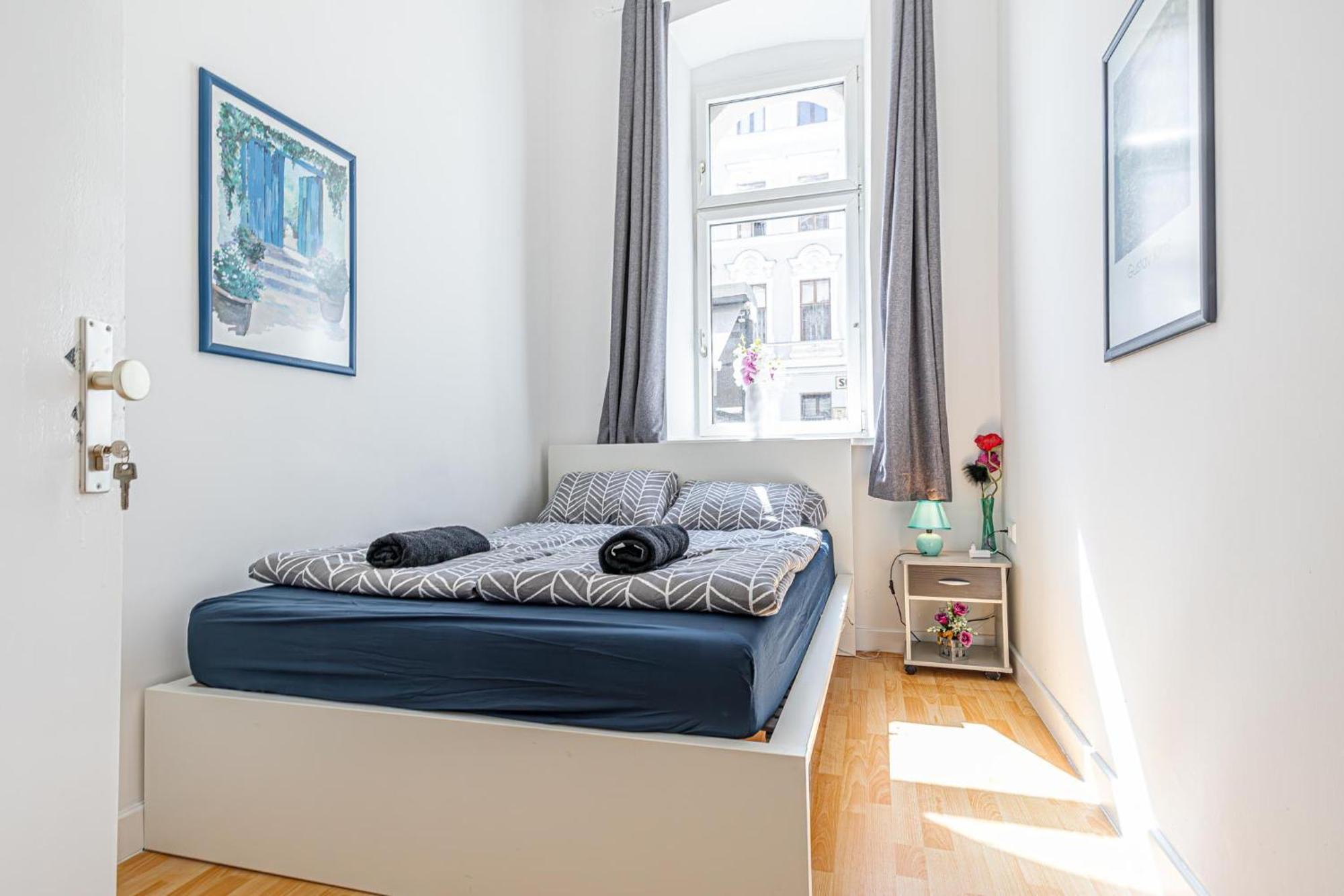 In A Shared Apartment, 6min To Lugner City Apartament *